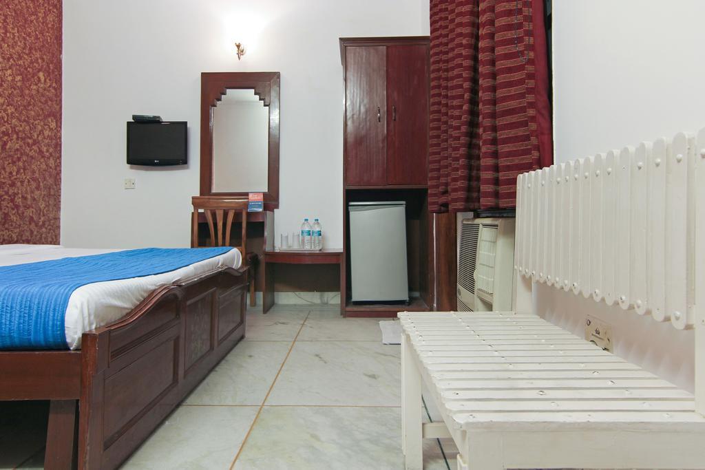 Hotel Rahul Palace New Delhi Bagian luar foto