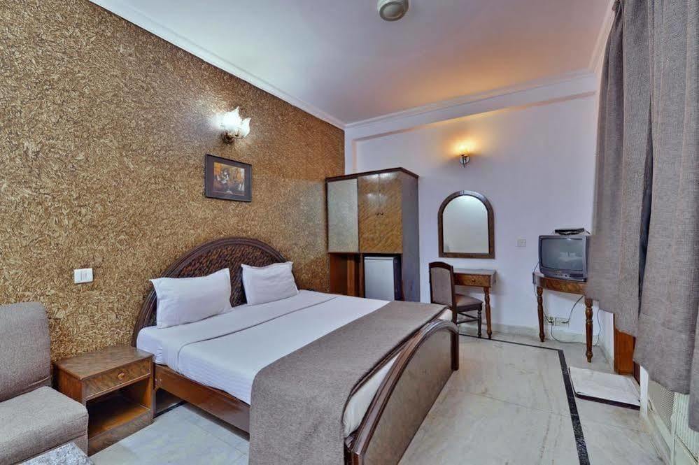 Hotel Rahul Palace New Delhi Bagian luar foto
