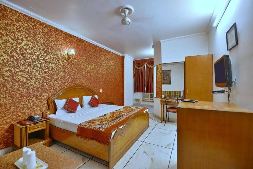 Hotel Rahul Palace New Delhi Bagian luar foto